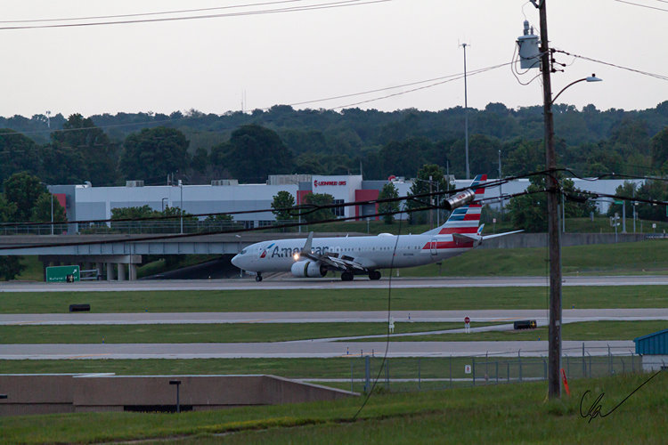 American 737 slowing down