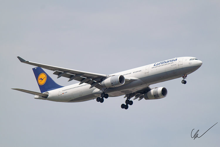 Lufthansa A330 on final