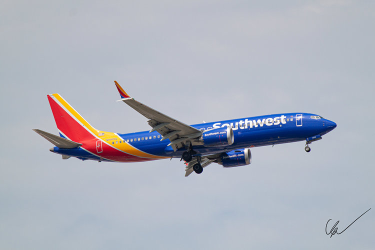 Southwest 737 on final