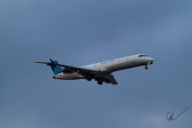 United Express on final